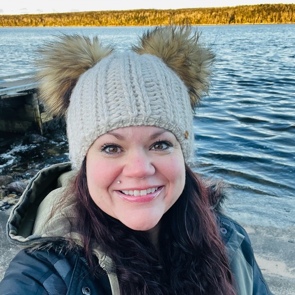 Meet your Posher, Dawn - Picture 2 of 4